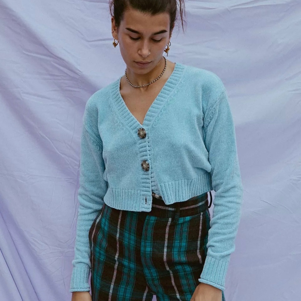 UO Maura Chenille Cropped Cardigan | Velvet soft | Sky blue | Collegiate Sweater